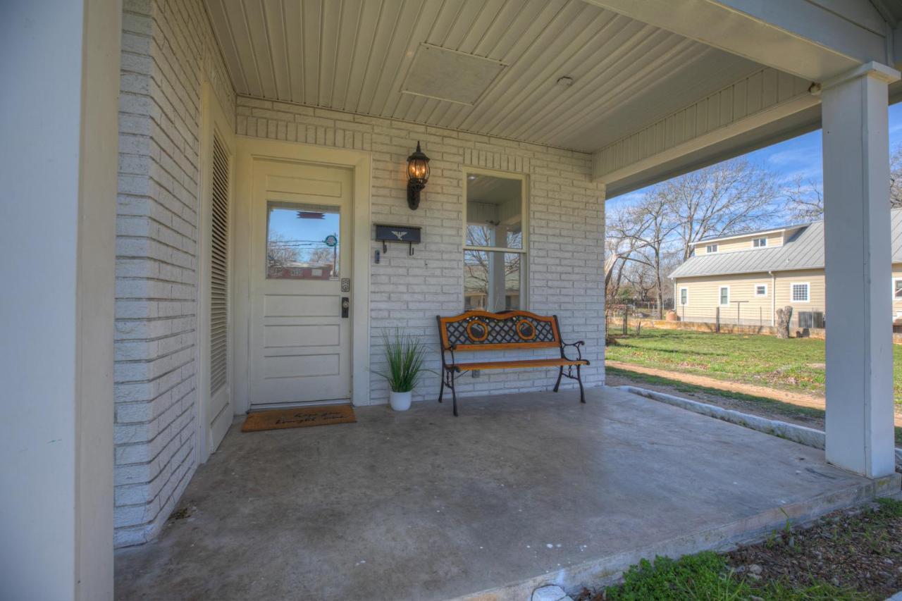 Luxury Home 1 Block To Main With Hottub Fredericksburg Exterior foto