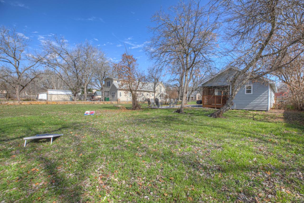 Luxury Home 1 Block To Main With Hottub Fredericksburg Exterior foto