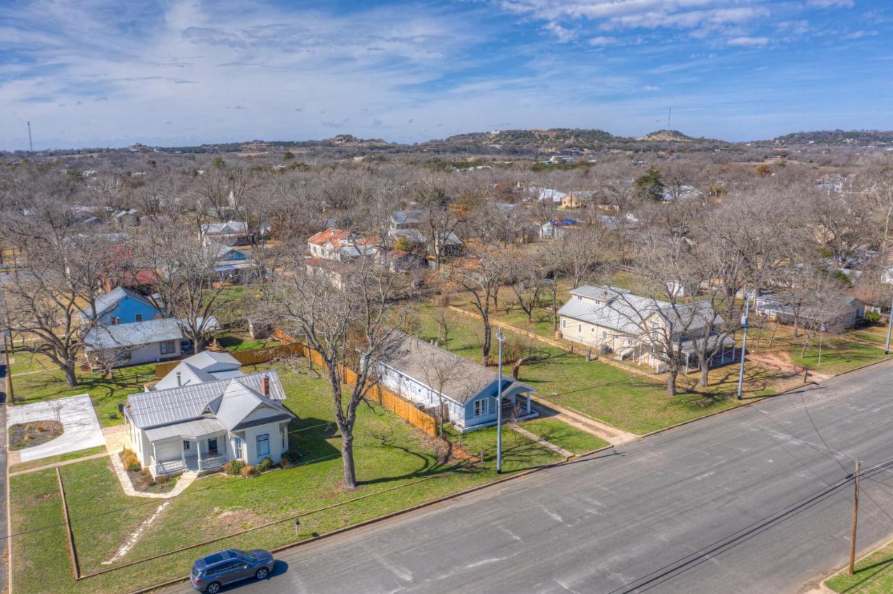 Luxury Home 1 Block To Main With Hottub Fredericksburg Exterior foto