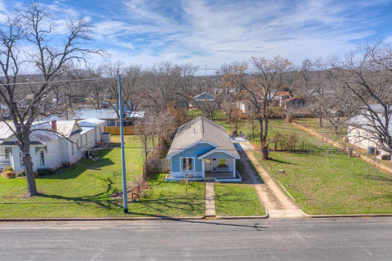 Luxury Home 1 Block To Main With Hottub Fredericksburg Exterior foto